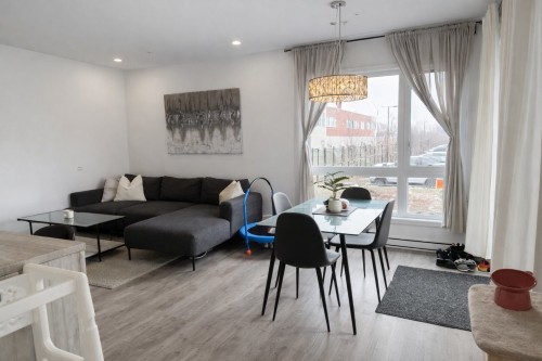 Living Room - 106-3630 Rue Roland-Marquette, Longueuil (Saint-Hubert), QC - Indoor