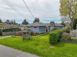 3960 Cherrilee Cres Saanich, BC V8N 1R9