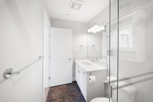 205-525 Third St, Nanaimo, BC - Indoor Photo Showing Bathroom