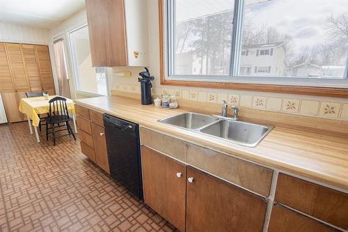 8 Mcgregor Cr, Pinawa, MB 