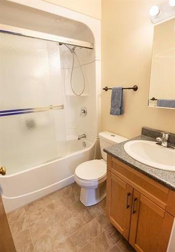 8 Mcgregor Cr, Pinawa, MB 