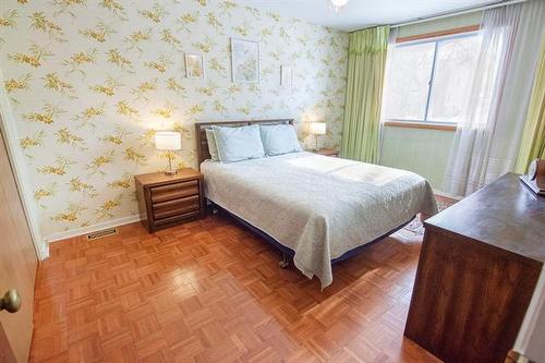 8 Mcgregor Cr, Pinawa, MB 