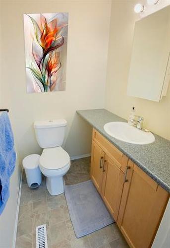 8 Mcgregor Cr, Pinawa, MB 