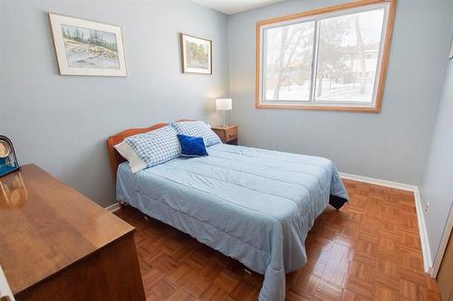 8 Mcgregor Cr, Pinawa, MB 