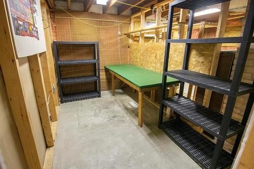 8 Mcgregor Cr, Pinawa, MB 