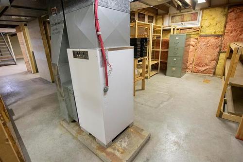 8 Mcgregor Cr, Pinawa, MB 