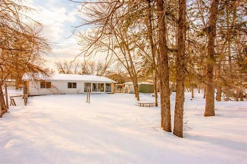 8 Mcgregor Cr, Pinawa, MB 