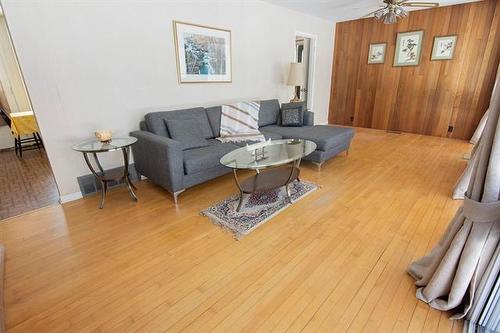 8 Mcgregor Cr, Pinawa, MB 