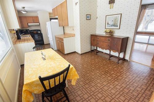 8 Mcgregor Cr, Pinawa, MB 