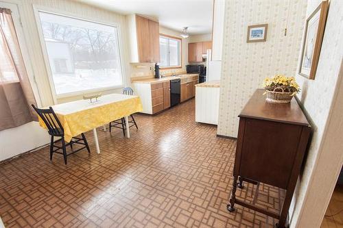 8 Mcgregor Cr, Pinawa, MB 