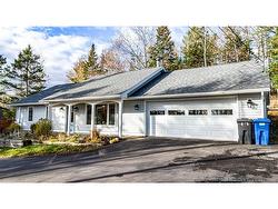 18 Hillsleigh CRT Douglas, NB E3G 7Y9