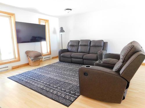 157 Harris Crescent, Dryden, ON - Indoor Photo Showing Living Room