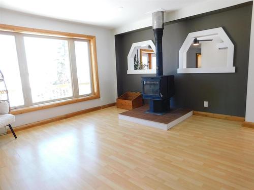 157 Harris Crescent, Dryden, ON - Indoor Photo Showing Other Room