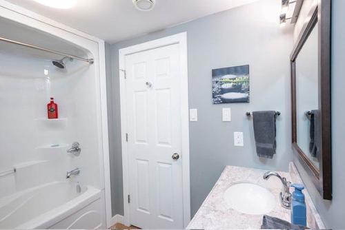 144 Cougar Crescent, Thunder Bay, ON - Indoor Photo Showing Bathroom