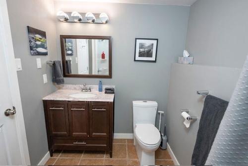 144 Cougar Crescent, Thunder Bay, ON - Indoor Photo Showing Bathroom