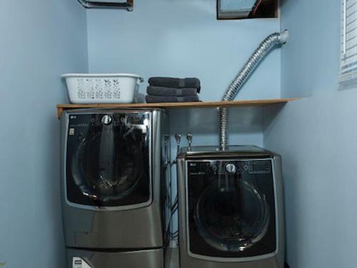 144 Cougar Crescent, Thunder Bay, ON - Indoor Photo Showing Laundry Room