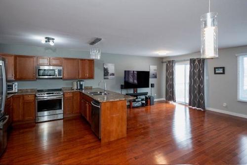 144 Cougar Crescent, Thunder Bay, ON - Indoor Photo Showing Kitchen With Double Sink