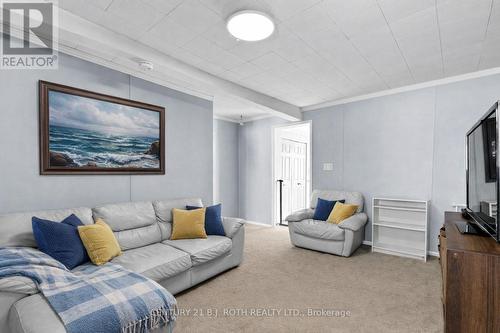 1006 Flos 4 Road E, Springwater, ON - Indoor Photo Showing Living Room