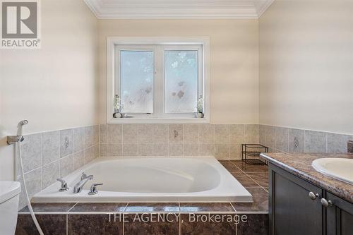 32 Timna Crescent, Vaughan, ON - Indoor Photo Showing Bathroom