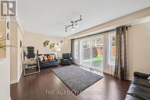 32 Timna Crescent, Vaughan, ON - Indoor Photo Showing Living Room