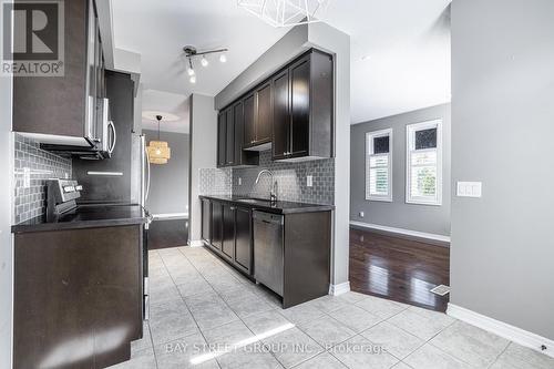 4 Courtland Crescent, East Gwillimbury, ON - Indoor Photo Showing Kitchen