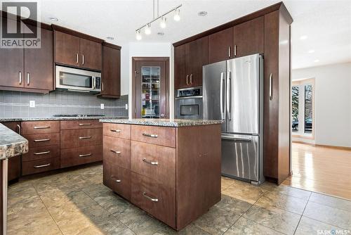3242 Barton Place E, Regina, SK - Indoor Photo Showing Kitchen