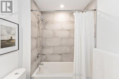 A110 - 2062 Lumen Drive, London South (South A), ON - Indoor Photo Showing Bathroom