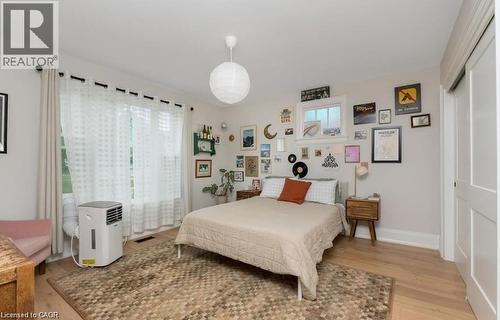 14 Young Street W, Waterloo, ON - Indoor Photo Showing Bedroom