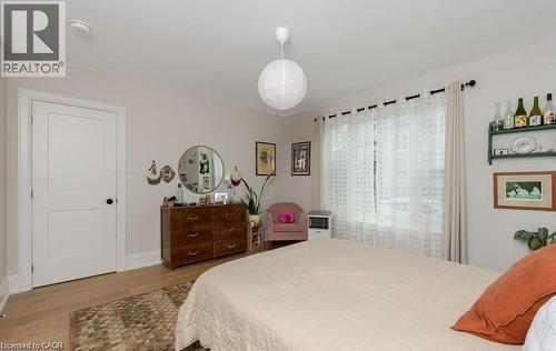 14 Young Street W, Waterloo, ON - Indoor Photo Showing Bedroom