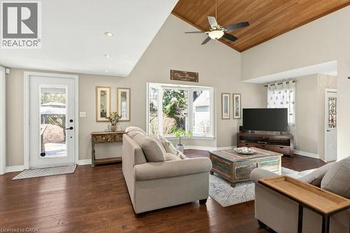 2119 Paisley Avenue, Burlington, ON - Indoor Photo Showing Living Room