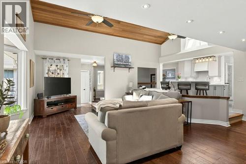 2119 Paisley Avenue, Burlington, ON - Indoor Photo Showing Living Room