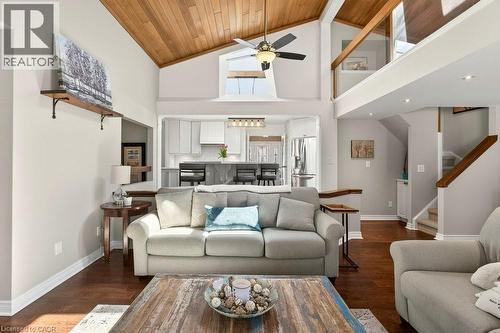 2119 Paisley Avenue, Burlington, ON - Indoor Photo Showing Living Room