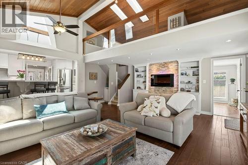 2119 Paisley Avenue, Burlington, ON - Indoor Photo Showing Living Room