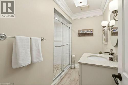 2119 Paisley Avenue, Burlington, ON - Indoor Photo Showing Bathroom
