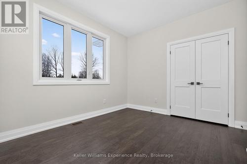 62 Rue Vanier, Tiny, ON - Indoor Photo Showing Other Room