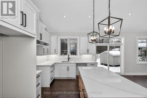 62 Rue Vanier, Tiny, ON - Indoor Photo Showing Kitchen
