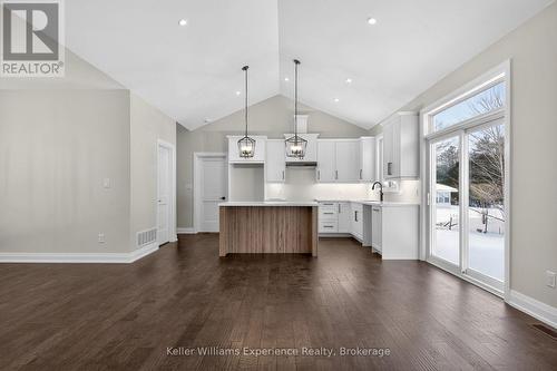 62 Rue Vanier, Tiny, ON - Indoor Photo Showing Kitchen