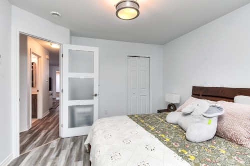 Chambre à coucher principale - 1-8405 Rue De Londres, Brossard, QC - Indoor Photo Showing Bedroom