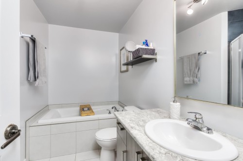 Salle de bains - 1-8405 Rue De Londres, Brossard, QC - Indoor Photo Showing Bathroom