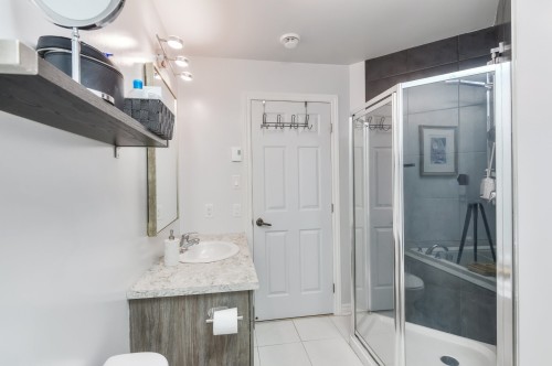 Salle de bains - 1-8405 Rue De Londres, Brossard, QC - Indoor Photo Showing Bathroom