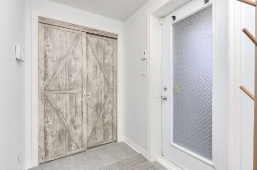 Hall d'entrée/Vestibule - 1-8405 Rue De Londres, Brossard, QC - Indoor Photo Showing Other Room