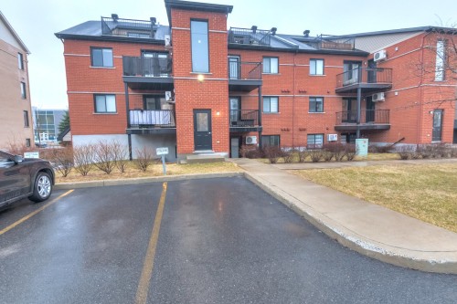 Stationnement - 1-8405 Rue De Londres, Brossard, QC - Outdoor