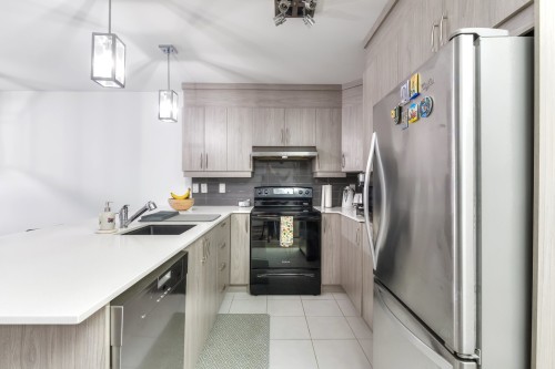 Cuisine - 1-8405 Rue De Londres, Brossard, QC - Indoor Photo Showing Kitchen