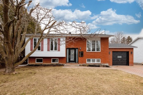 1629 Av. Fonrouge  Chambly, QC J3L 4Y7