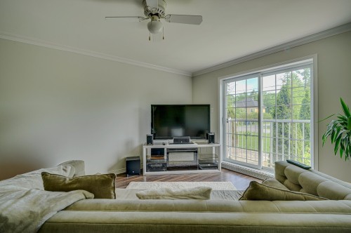 Living Room - 3-227 Mtée De L'Église, Saint-Colomban, QC - Indoor Photo Showing Living Room