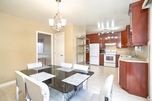 Coin-repas - 12 Rue Lesage, Dollard-Des-Ormeaux, QC - Indoor Photo Showing Other Room