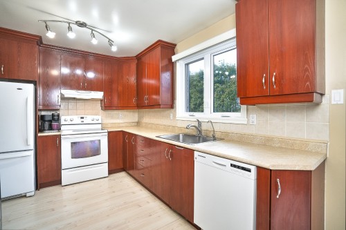 Cuisine - 12 Rue Lesage, Dollard-Des-Ormeaux, QC - Indoor Photo Showing Kitchen