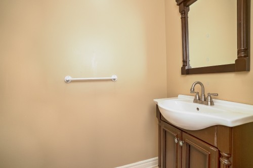 Salle d'eau - 12 Rue Lesage, Dollard-Des-Ormeaux, QC - Indoor Photo Showing Bathroom
