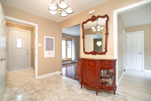 Hall d'entrée/Vestibule - 12 Rue Lesage, Dollard-Des-Ormeaux, QC - Indoor Photo Showing Other Room