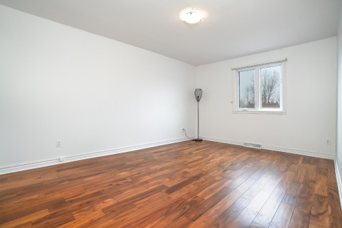 Chambre à coucher principale - 12 Rue Lesage, Dollard-Des-Ormeaux, QC - Indoor Photo Showing Other Room